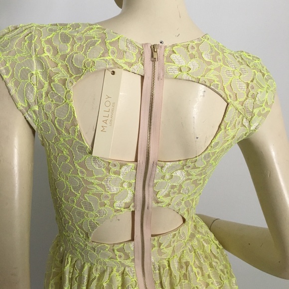 Lace key hole mini dress with cap sleeve size small - Picture 3 of 8